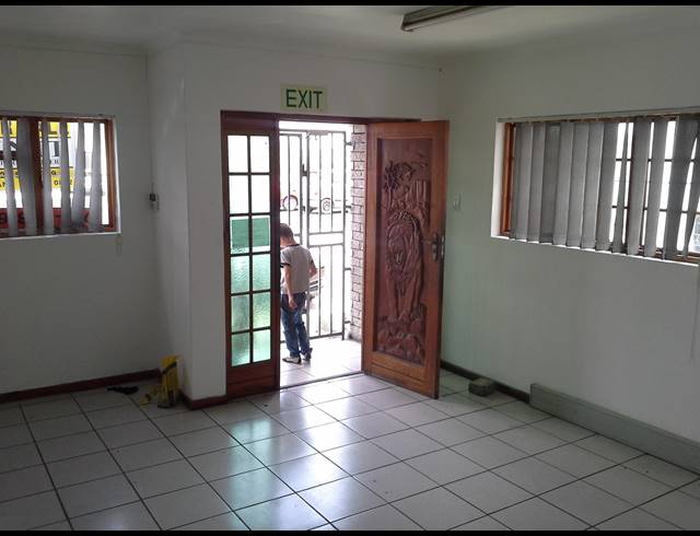 1,872M² FACTORY TO LET IN PAROW CENTRAL